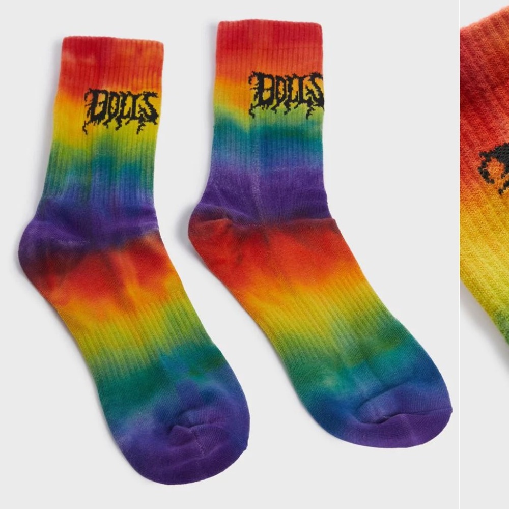 🎁(FREE GIFT) NWT Dolls Kill Embroidered Logo Rainbow Tie Dye Crew Socks One Size